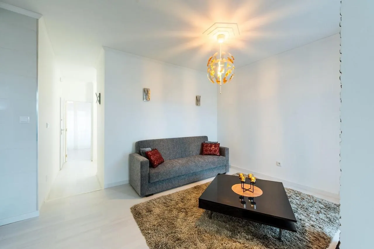 Great New Flat Close To Alameda